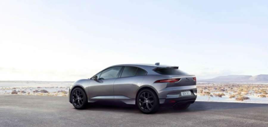 Jaguar I-PACE_Black Edition_vis&atilde;o traseira e lateral