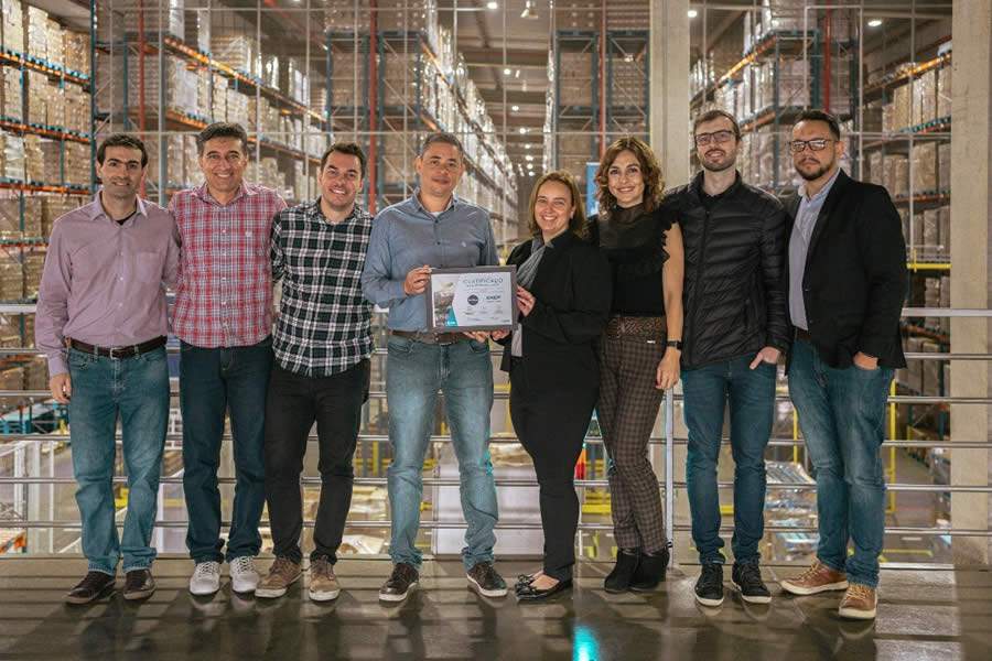  Entrega do certificado de sustentabilidade de CHEP para a NIVEA Brasil, em seu CD localizado em Jundia&iacute;-SP