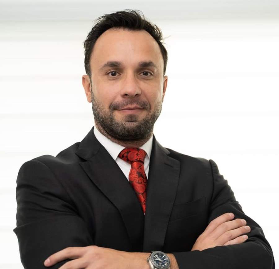 Agentes consulares dificultam a vida de brasileiros com entrevistas em inglês