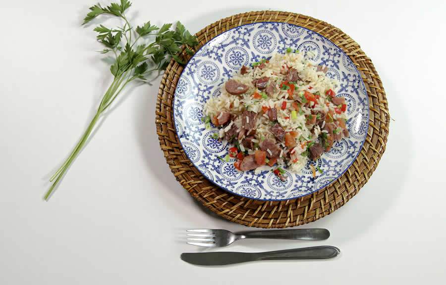 Aprenda a fazer um arroz de carreteiro fácil e saboroso