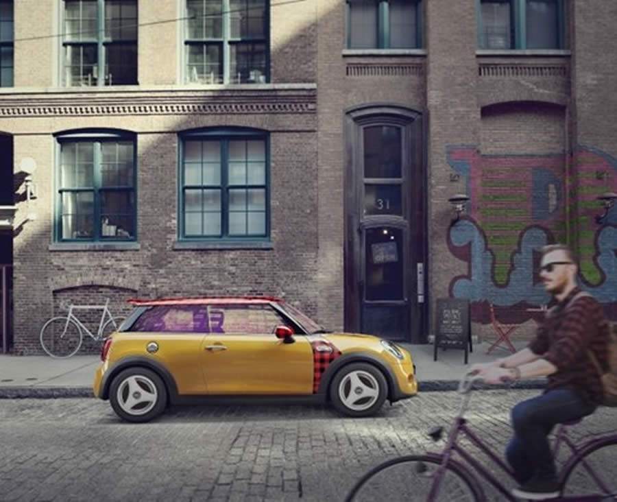 Para ajudar as pessoas a sorrir MINI relembra anúncios antológicos de Dia da Mentira