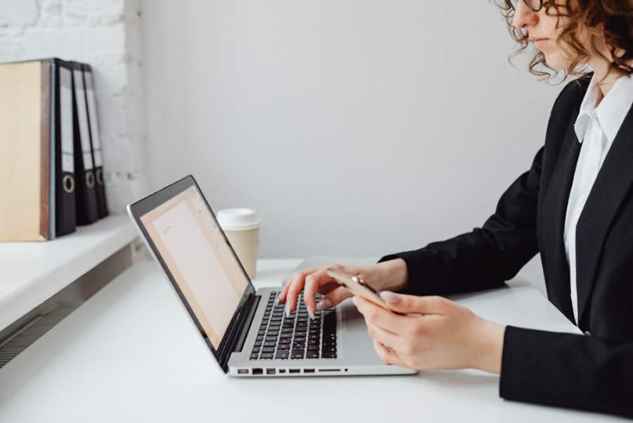 Forma&ccedil;&atilde;o em tecnologia ajuda mulheres a driblar desigualdade e avan&ccedil;ar na carreira