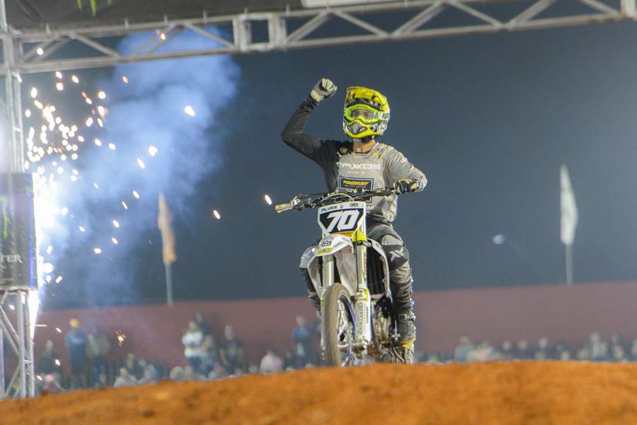   Vit&oacute;ria de Ramyller Alves na AX2, que liderou a corrida de ponta a ponta (Tiago Lopes/Show Radical)