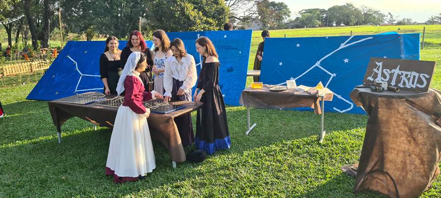 A Feira Medieval recria cenários, atividades e práticas culturais da época - Crédito: divulgação/Colégio Semeador