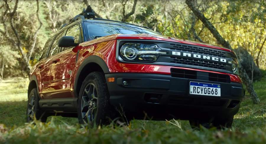 Rodrigo Hilbert estreia s&eacute;rie de aventuras com o Bronco Sport