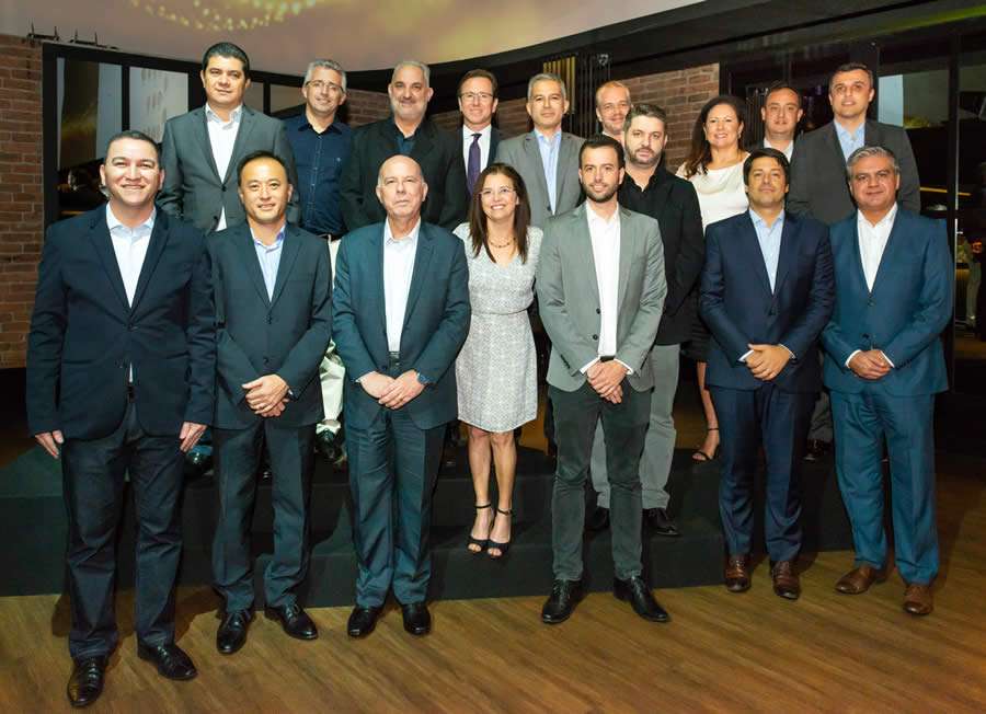 Na foto, a nova gestão para o biênio 2019/2020, empossada na confraternização de fim de ano do CVG-SP