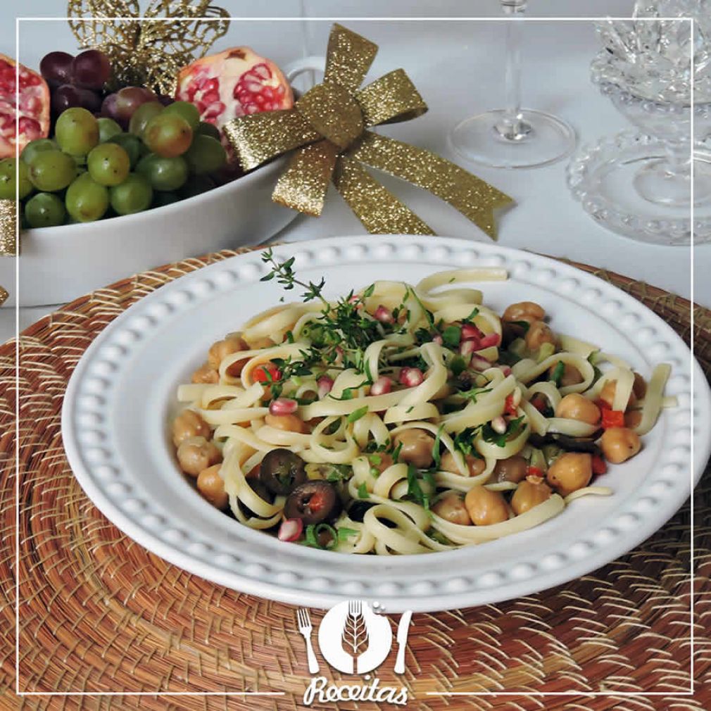 Saud&aacute;vel e gostosa, experimente a salada de gr&atilde;o-de-bico com macarr&atilde;o da ABIMAPI