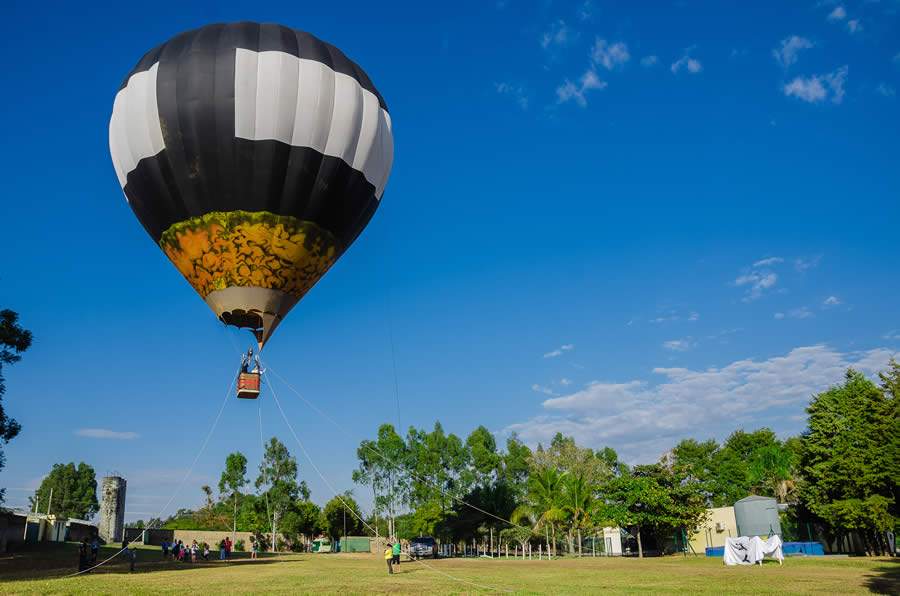 Voo ancorado de balão no Brotas Eco Resort - Crédito: Divulgação