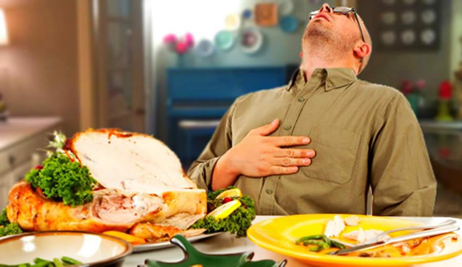 Excesso no consumo de &aacute;lcool, comidas muito gordurosas e alimenta&ccedil;&atilde;o tarde da noite agravam sintomas de refluxo e pode levar a pancreatite aguda - Divulga&ccedil;&atilde;o