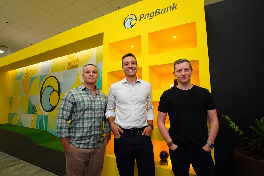Da esquerda para direita: Cl&aacute;udio Quaglia, General Manager de seguros do PagBank, Mauro Levi D'Ancona, CEO da 180 Seguros e Claudio Lim&atilde;o, Diretor de Emiss&atilde;o, Empr&eacute;stimos e Seguros do PagBank - Divulga&ccedil;&atilde;o