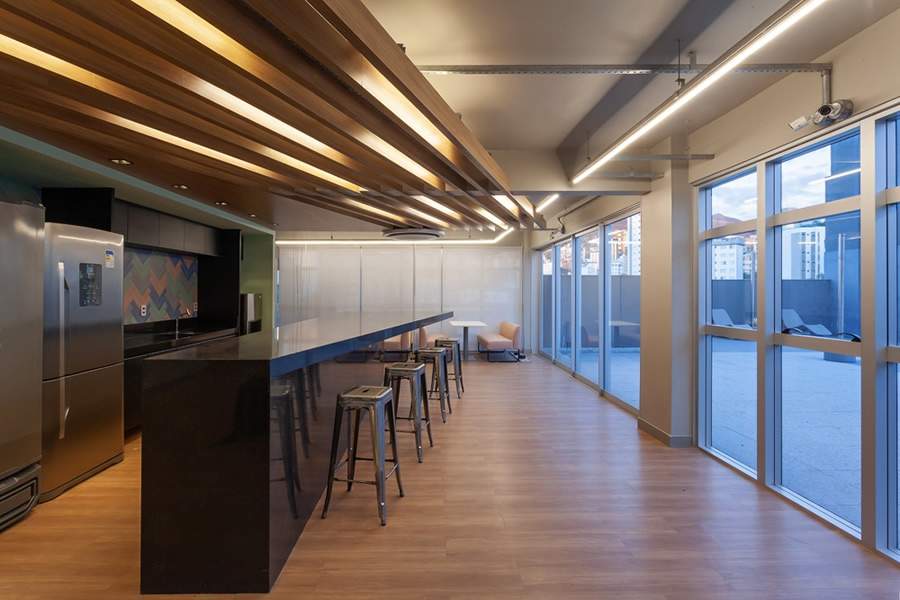 A import&acirc;ncia da ilumina&ccedil;&atilde;o corporativa para a produtividade