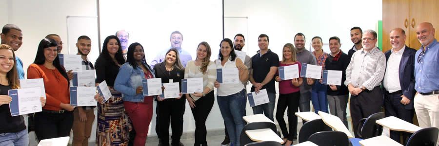 Aconseg-RJ faz história e diploma 40 colaboradores