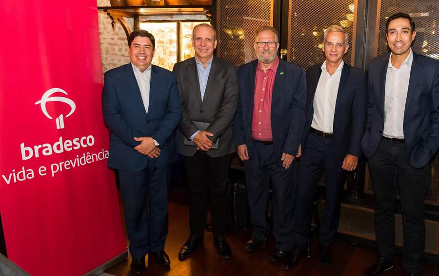 01 &Aacute;lvaro Fonseca (centro) e dirtoria da BVP