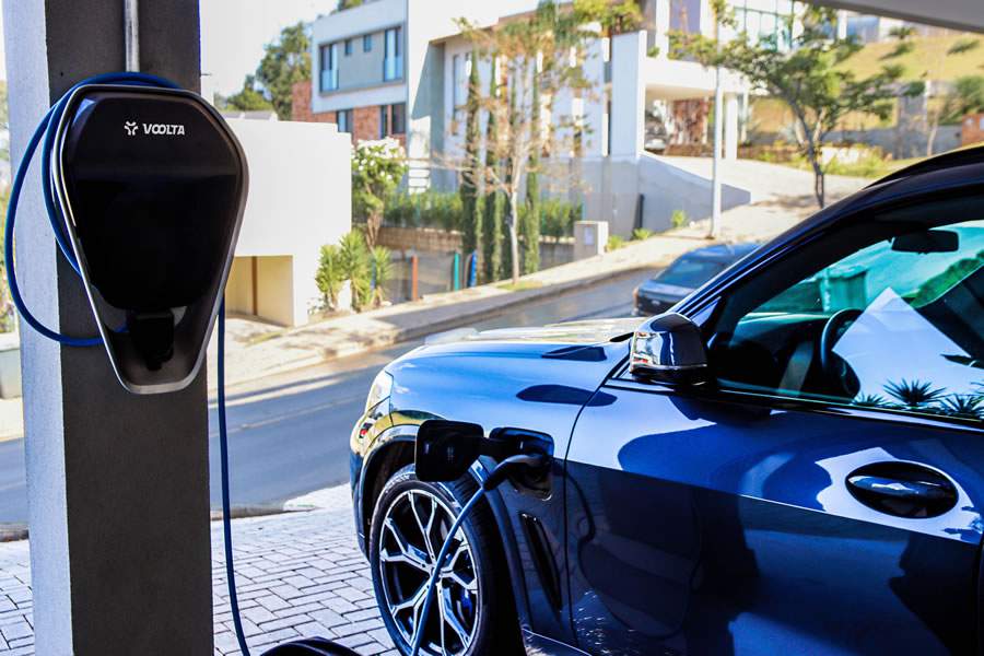 Estrutura para carros el&eacute;tricos impacta na estrutura dos im&oacute;veis e gera nova demanda no mercado imobili&aacute;rio