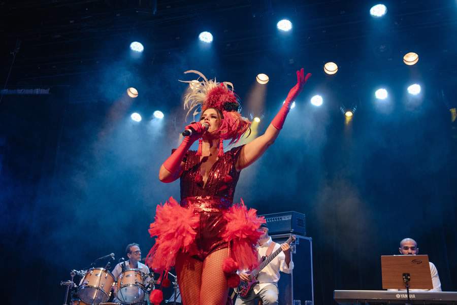 Mona Vilardo no baile de carnaval das Rainhas do R&aacute;dio