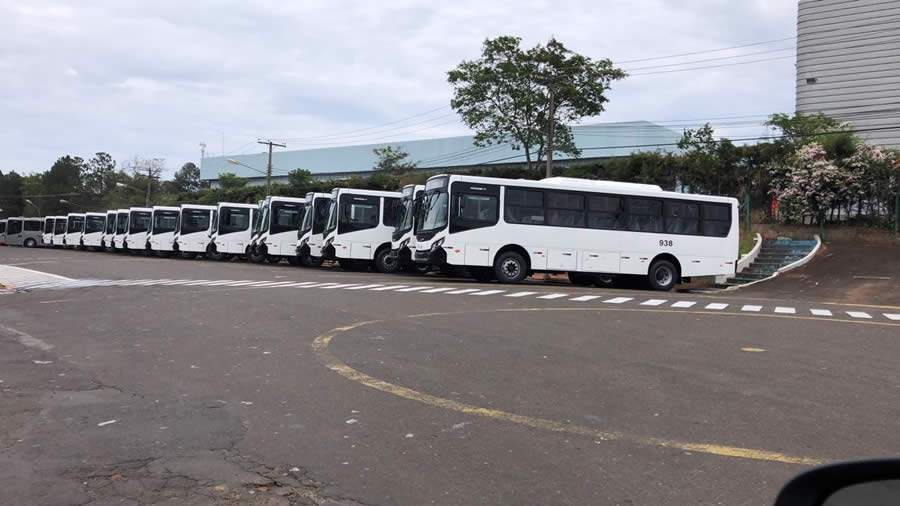 Frota da Asperbras Ve&iacute;culos entregue ao governo angolano. Foto: Divulga&ccedil;&atilde;o.