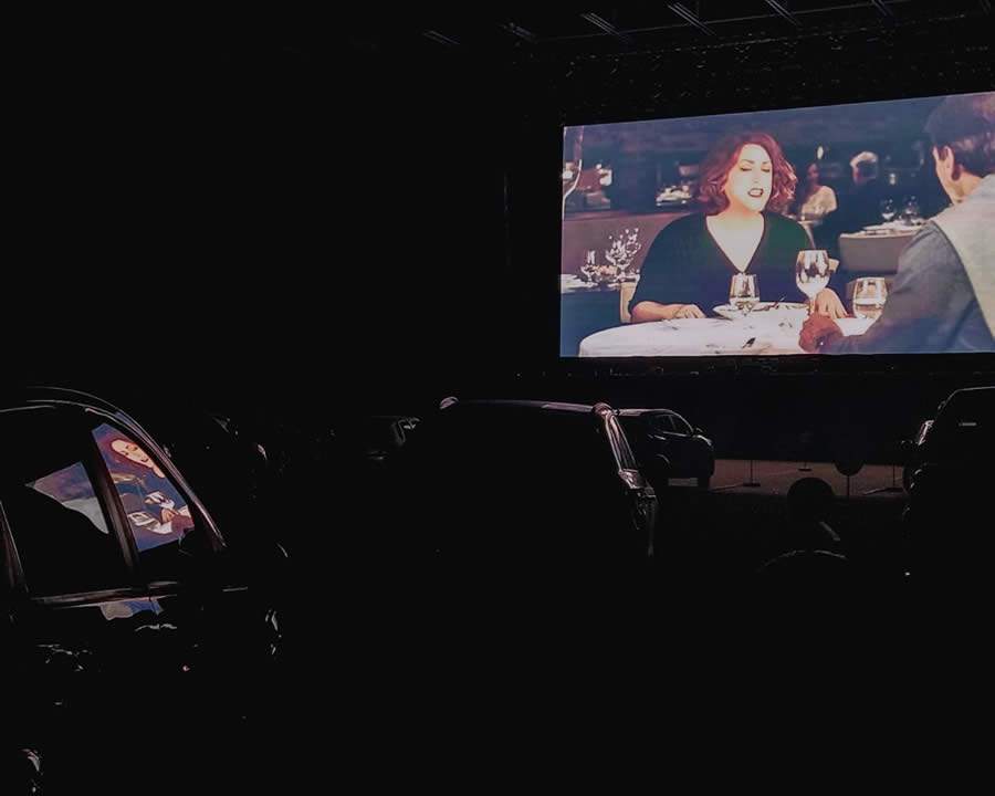 Club Nissei leva clientes ao Cine Drive-in