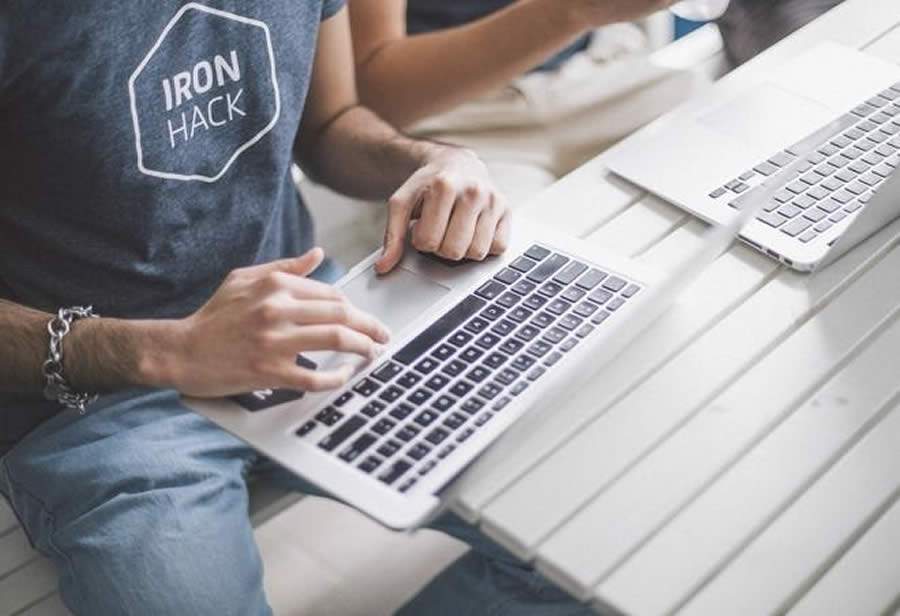 Bootcamps de tecnologia se transformam em ferramenta para mudan&ccedil;a de carreira na pandemia