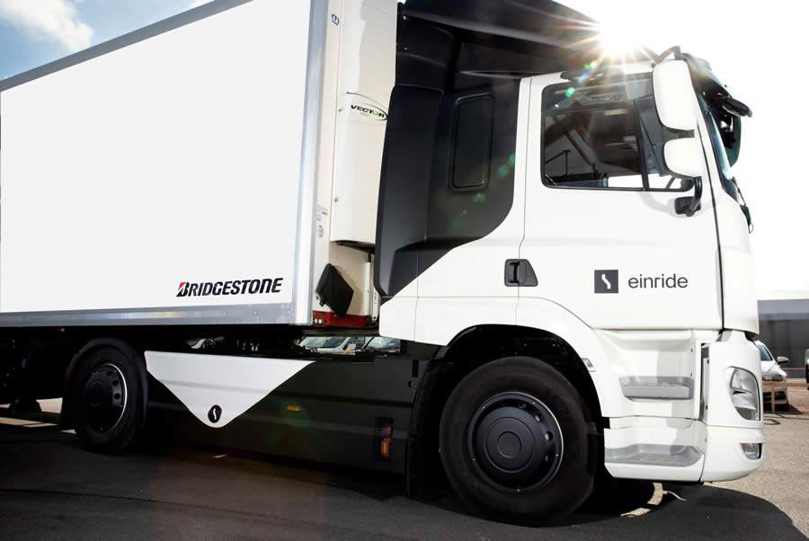 Bridgestone firma parceria com Einride para a produção de caminhões elétricos e autônomos