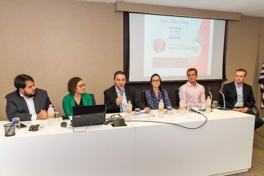 (mesa): Tiago Moraes, Asenate Souza, Silas Kasahaya, Aline Cipolla, Gustavo Arruda e Gustavo Toledo.