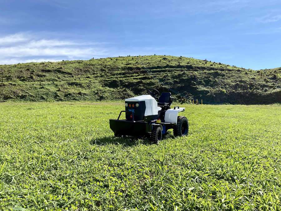 Trator el&eacute;trico da YAK__cr&eacute;dito Divulga&ccedil;&atilde;o