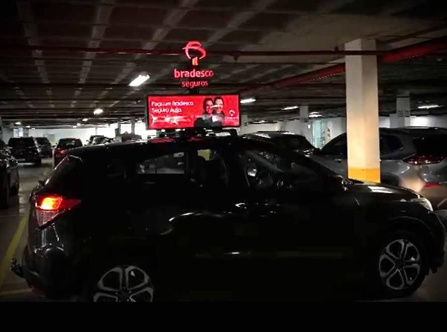 Bradesco Seguros Promove A&ccedil;&atilde;o Com Hologramas e Pain&eacute;is de Led