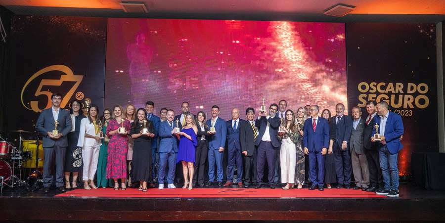 Diretores e premiados em confraterniza&ccedil;&atilde;o na festa do &ldquo;Oscar do Seguro&rdquo;, do CVG-RJ &ndash; Foto: Rafael Wallace