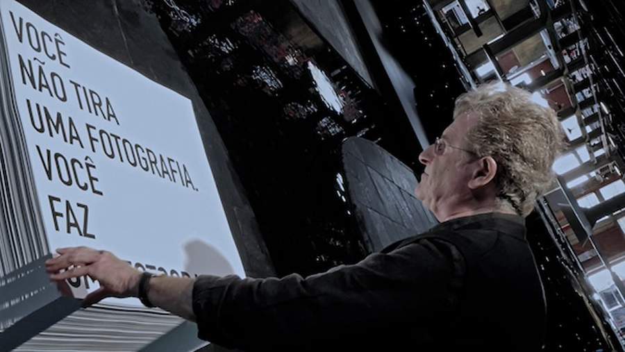 Alfredo Jaar em "Metareal - Fato, Farsa e Fic&ccedil;&atilde;o na Arte" (Divulga&ccedil;&atilde;o)