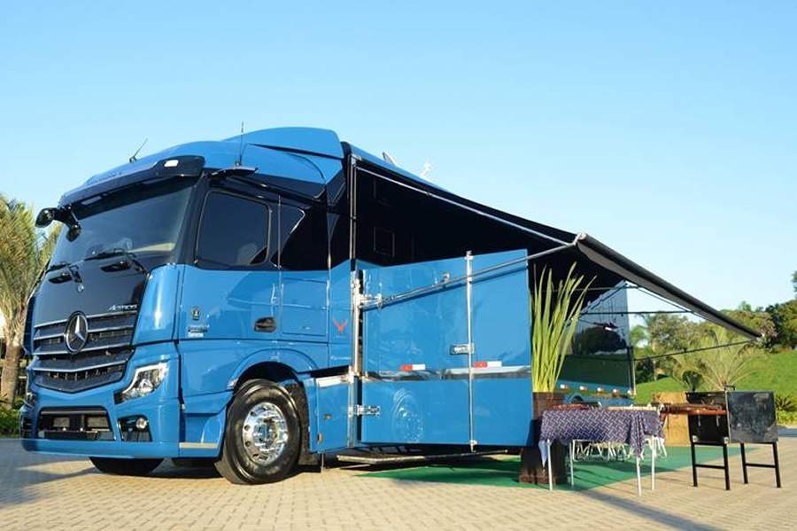 Caminh&otilde;es extrapesados Mercedes-Benz Novo Actros ganham vers&atilde;o motorhome no Brasil