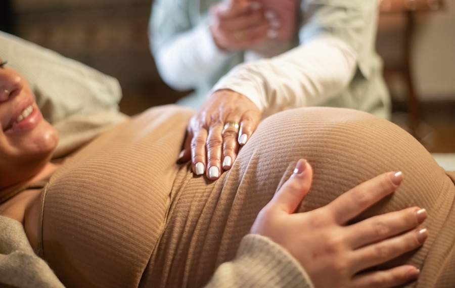 Brasil ainda conta com cerca de 60 mil parteiras