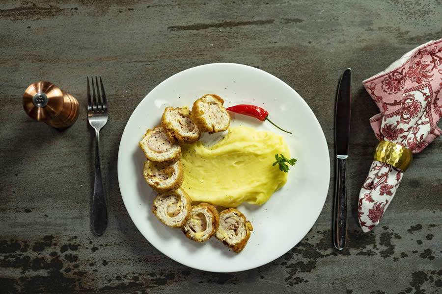 Itabom sugere receita de FRANGO CONDON BLEAU, ideal para reunir a família e amigos