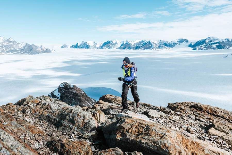 Fernanda Maciel percorre o Monte Vinson, na Ant&aacute;rtida, no menor tempo j&aacute; registrado na hist&oacute;ria (Cr&eacute;dito: Jordan Manoukian/Red Bull Content Pool)