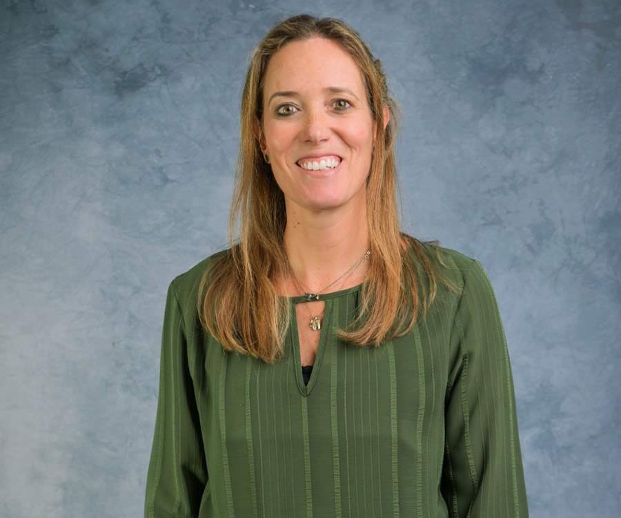 Planejamento sucess&oacute;rio em empresas familiares: li&ccedil;&otilde;es das trajet&oacute;rias de Silvio Santos e Abilio Diniz