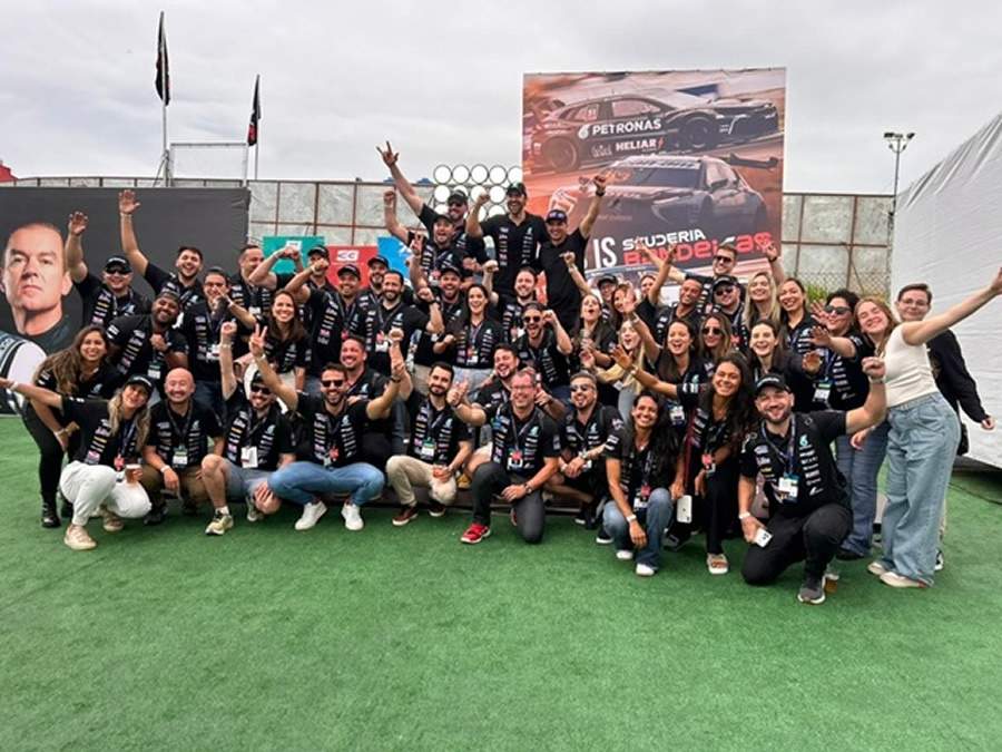 Foto: Equipe MetLife na etapa final da Stock Car