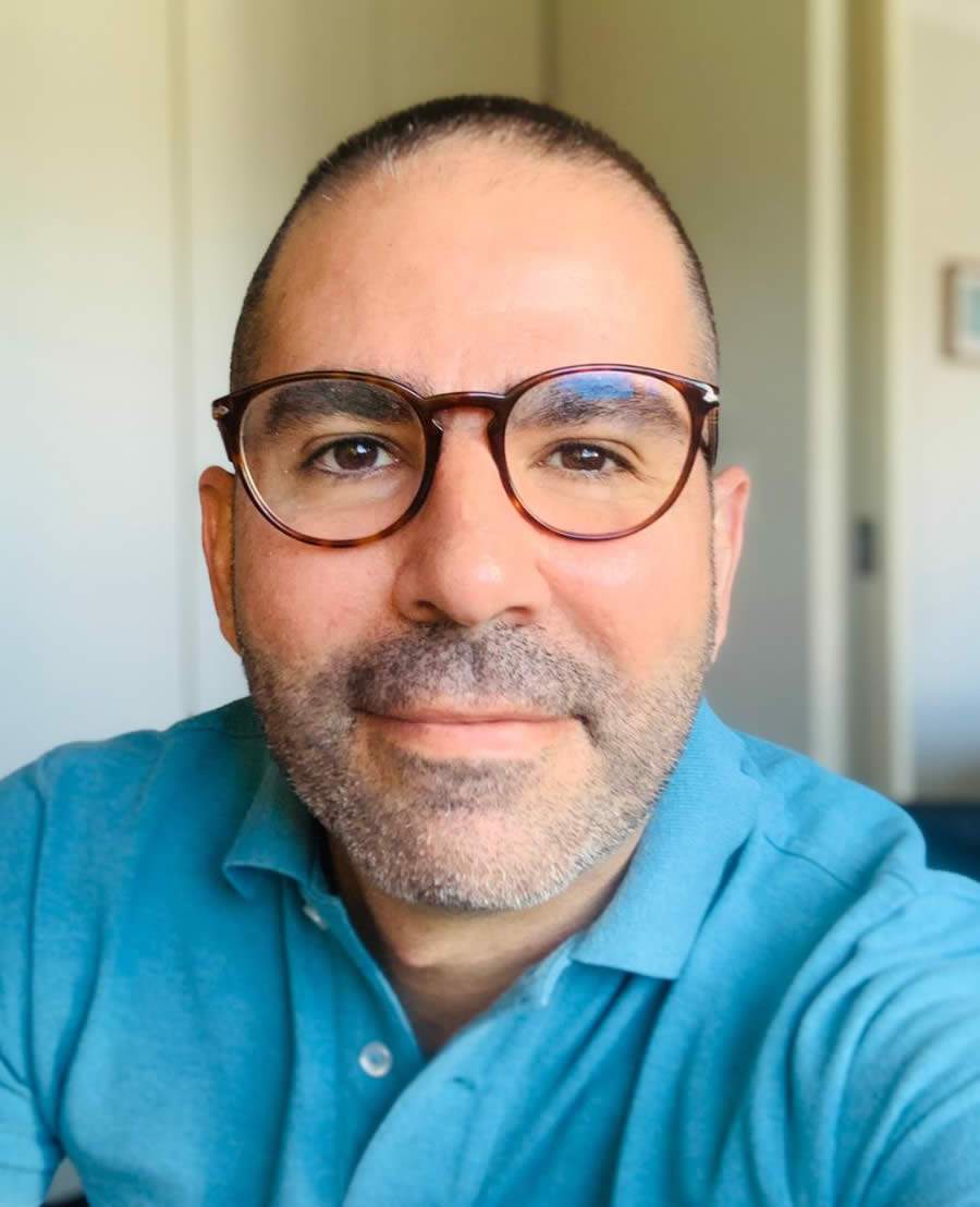 Alexandre Dias (*)  Estamos passando por uma das maiores transforma&ccedil;&otilde;es da hist&oacute;ria. Tudo ainda vem sendo digerido e absorvido, provocando uma onda de reflex&otilde;es nos mais variados setores sociais e da economia. Identificamos, especialmente, mudan&ccedil;as no mindset de relacionamento com os clientes no mercado financeiro. Uma pesquisa do Ibope Intelig&ecirc;ncia aponta, por exemplo, que 89% das pessoas modificaram seus h&aacute;bitos financeiros e a mudan&ccedil;a mais evidente foi a redu&ccedil;&atilde;o de despesas confirmada por 51% dos entrevistados. J&aacute; 27% deles refor&ccedil;am que come&ccedil;aram a guardar mais recursos para se prepararem para as incertezas no futuro.  Diante de um cen&aacute;rio de transforma&ccedil;&otilde;es, como aprimorar o atendimento ao cliente no mercado financeiro e ressignificar a experi&ecirc;ncia deste novo consumidor?  A escalada de inova&ccedil;&otilde;es no setor financeiro com a busca incessante de novos modelos de neg&oacute;cios trouxe alternativas das mais variadas. Surgiram os bancos digitais, que t&ecirc;m acelerado cada vez mais sua expans&atilde;o; e as fintechs, que fincaram suas ra&iacute;zes neste mercado &ndash; hoje, 71,5% delas j&aacute; s&atilde;o independentes e 28,5% ligadas a alguma institui&ccedil;&atilde;o banc&aacute;ria. Em 2019, essas plataformas registraram um aumento de 500 para 1 milh&atilde;o de contas abertas ao m&ecirc;s. Um n&uacute;mero bastante expressivo e crescente. Um fator tamb&eacute;m preponderante &eacute; o crescimento significativo da ado&ccedil;&atilde;o de tecnologias exponenciais provocando uma onda de neg&oacute;cios que possam atender a necessidade de p&uacute;blicos em diversas camadas sociais.  Entre os principais atrativos que bancos digitais e fintechs oferecem para seus usu&aacute;rios est&atilde;o uma maior isen&ccedil;&atilde;o de anuidade e juros, menor burocracia e aprova&ccedil;&atilde;o mais r&aacute;pida de cr&eacute;dito. Para os cidad&atilde;os brasileiros desbancarizados est&aacute; a&iacute; uma boa oportunidade de terem acesso &agrave; praticidade e seguran&ccedil;a que estes servi&ccedil;os agregam.  Essas plataformas tamb&eacute;m t&ecirc;m um grande potencial de aceita&ccedil;&atilde;o junto aos consumidores de novas gera&ccedil;&otilde;es. Pesquisas confirmam que 32% do p&uacute;blico jovem (de 18 a 35 anos) utilizam cart&otilde;es de bancos digitais ou fintechs. Mas que tipo de experi&ecirc;ncias podemos enxergar para esse cliente cada vez mais conectado e que tem se relacionado de forma direta com as marcas de seu interesse?  Aqui, vale impulsionar as principais tend&ecirc;ncias que j&aacute; t&ecirc;m mostrado a que vieram: Customer Experience (CX) &amp; Customer Analytics. Ambas as modalidades trazem em seu eixo central uma forma espec&iacute;fica de tratar o cliente como um indiv&iacute;duo &uacute;nico. Para tanto, h&aacute; alguns desafios a serem desmistificados, entre eles o de conhecer quem &eacute; esse consumidor, al&eacute;m de manter a empatia em um ambiente cada vez mais digitalizado. E para chegar l&aacute; &eacute; preciso trabalhar com equipes multidisciplinares, com completa gest&atilde;o de conhecimento. Tamb&eacute;m &eacute; fundamental realizar estudos de casos, provas de conceito, MVPs (Produto Vi&aacute;vel M&iacute;nimo) mapeamento dos canais de relacionamento, estudos em tecnologias aplicadas em IA e executar alguns modelos, que formam o conjunto no framework do Customer Journey e UX, tendo o Customer Analytics como o motor de gera&ccedil;&atilde;o de insights.  Outra frente que avan&ccedil;a vertiginosamente em nossos dias &eacute; a transforma&ccedil;&atilde;o digital, com o uso maci&ccedil;o de novas tecnologias. At&eacute; 2022, 72% das intera&ccedil;&otilde;es com os clientes envolver&atilde;o uma tecnologia emergente, como aplicativos de machine learning, chatbots ou mobile messaging. E como se preparar e estar conectado com esse avan&ccedil;o? Aqui, os desafios esbarram no fato de as institui&ccedil;&otilde;es e empresas quererem disponibilizar v&aacute;rios canais e saber quais funcionam efetivamente para diferentes tipos de intera&ccedil;&otilde;es; sem contar a quantidade de solu&ccedil;&otilde;es digitais e tecnol&oacute;gicas que se tem no mercado.  Para solucionar esses pontos &eacute; essencial promover uma agenda dentro das organiza&ccedil;&otilde;es com l&iacute;deres de tecnologia e inova&ccedil;&atilde;o, somando-se a&iacute; a absor&ccedil;&atilde;o de conhecimento t&eacute;cnico para definir em quais canais digitais ser&atilde;o direcionados os esfor&ccedil;os e, consequentemente, avaliar seus reais impactos. Vale destacar que &eacute; fundamental, tamb&eacute;m, manter uma vis&atilde;o consultiva para o melhor desenho das ferramentas propostas.  Por fim, &eacute; extremamente valioso estar com o olhar voltado para a capacita&ccedil;&atilde;o humana e a humaniza&ccedil;&atilde;o do digital. Nesse contexto, a miss&atilde;o &eacute; capacitar profissionais no ambiente CX frente &agrave;s diversas op&ccedil;&otilde;es tecnol&oacute;gicas dos clientes e do mercado; cuidando para n&atilde;o robotizar as intera&ccedil;&otilde;es, nem tampouco mecanizar as rela&ccedil;&otilde;es entre clientes e institui&ccedil;&otilde;es. O prop&oacute;sito &eacute; realizar mudan&ccedil;as e desenvolver maior capacita&ccedil;&atilde;o no perfil humano. Tamb&eacute;m s&atilde;o fatores primordiais integrar opera&ccedil;&otilde;es, tecnologia, analytics e qualidade, al&eacute;m de criar um centro de e conhecimento em capital humano e comportamentos. Com isso, &eacute; poss&iacute;vel completar um ecossistema de excel&ecirc;ncia voltado para a experi&ecirc;ncia do cliente.  (*) Alexandre Dias, diretor de Novos Neg&oacute;cios na Orbitall, empresa do Grupo Stefanini, refer&ecirc;ncia em solu&ccedil;&otilde;es digitais.