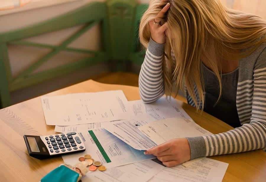 Por que voc&ecirc; est&aacute; sempre sem dinheiro?