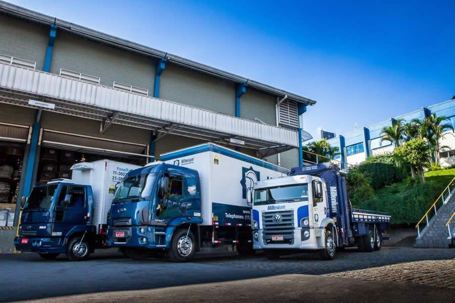 Frota de caminhões Millenium Transportes