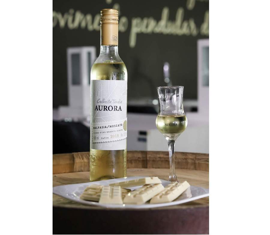 Legenda 2: Aurora Colheita Tardia harmoniza perfeitamente com chocolate branco. - Cr&eacute;dito: Vin&iacute;cola Aurora, divulga&ccedil;&atilde;o