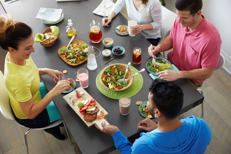 Cozinhar na quarentena ajuda a deixar o dia a dia da família mais saudável da família mais saudável