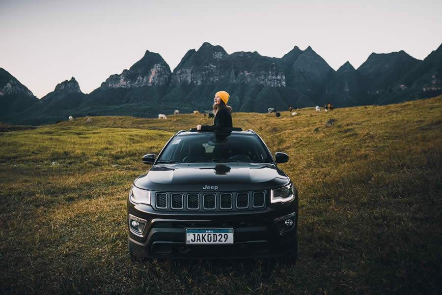 Jeep&reg; lan&ccedil;a minidocument&aacute;rio com as influenciadoras do canal &ldquo;Mundo sem Muros&rdquo; no Dia do Orgulho LGBTQIA+