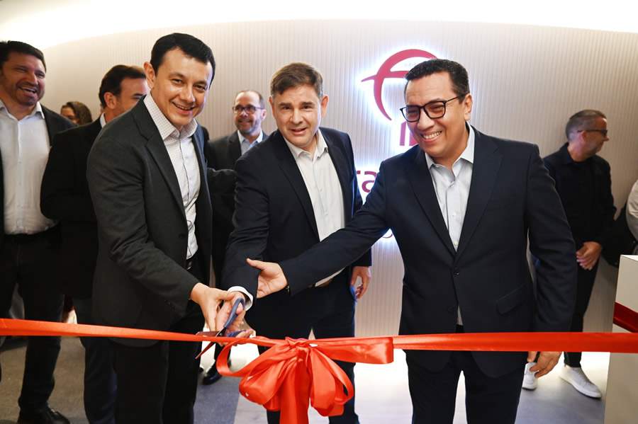 Na foto: Carlos Marinelli, Diretor-presidente da Bradesco Saúde; Ney Dias, Diretor-presidente da Bradesco Auto/RE; e Francisco Rosado, Diretor da Bradescor