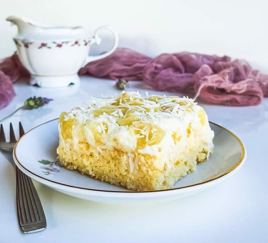 Bolo Cremoso de Abacaxi com Coco Zero A&ccedil;&uacute;car