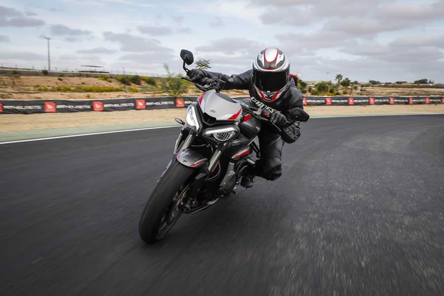 Cr&eacute;dito Karina Sim&otilde;es