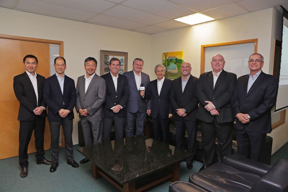 Da esquerda para a direita:  Tsuyoshi Maeda, Assessor da Tokio Marine Holdings; Kunihiko Higashi – Diretor Executivo de Controladoria; Masaaki Itakura – Diretor Executivo de Estratégia Corporativa; Felipe Smith – Diretor Executivo de Produtos Pessoa Jurídica; José Adalberto Ferrara, presidente da Tokio Marine Seguradora, Tsuyoshi Nagano, Presidente Mundial da Tokio Marine Holdings; Marcelo Goldman – Diretor Executivo de Produtos Massificados; Adilson Lavrador – Diretor Executivo de Operações, Tecnologia e Sinistros e Valmir Rodrigues  - Diretor Executivo Comercial. 