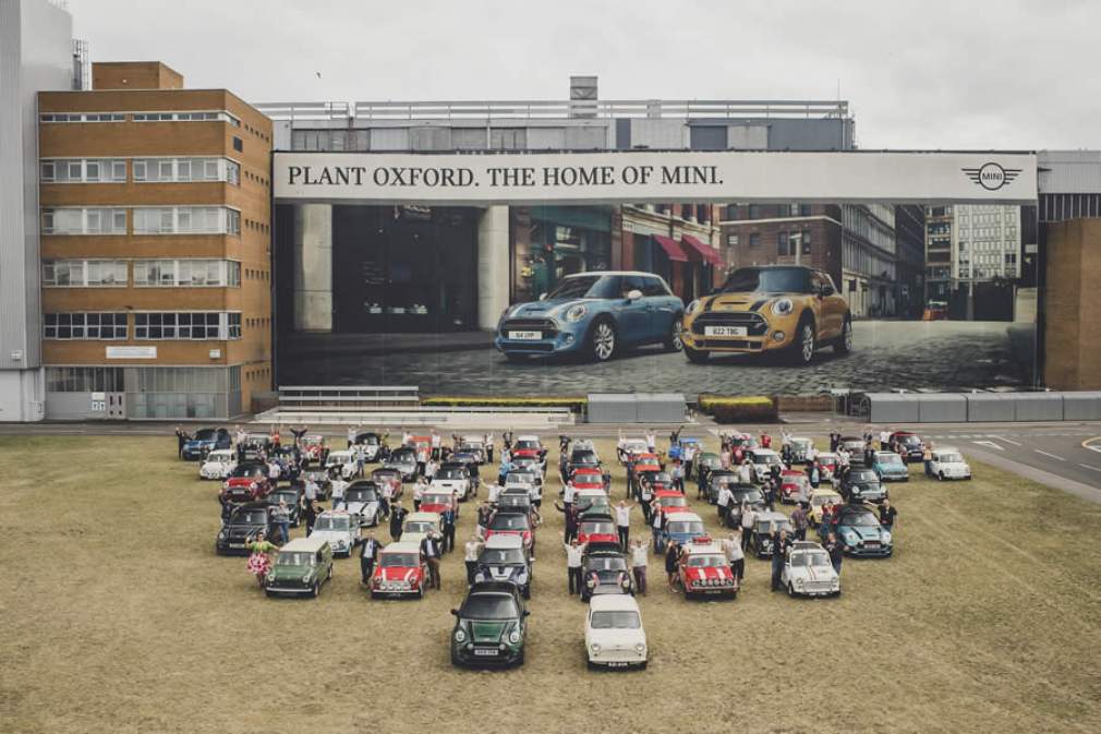 MINI celebra 10 milhões de veículos produzidos em Oxford, na Inglaterra