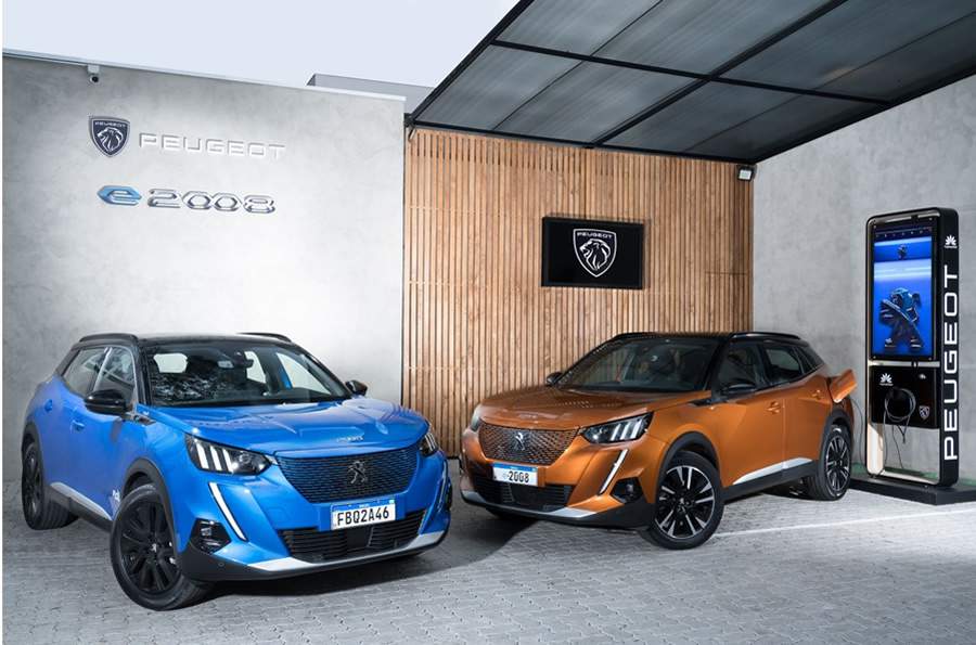 PEUGEOT inaugura esta&ccedil;&otilde;es de ve&iacute;culos el&eacute;tricos compartilhados