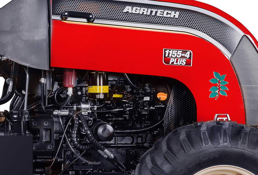 Tratores da Agritech já saem de fábrica com aditivo industrial que possui ação bactericida e biocida. - Agritech