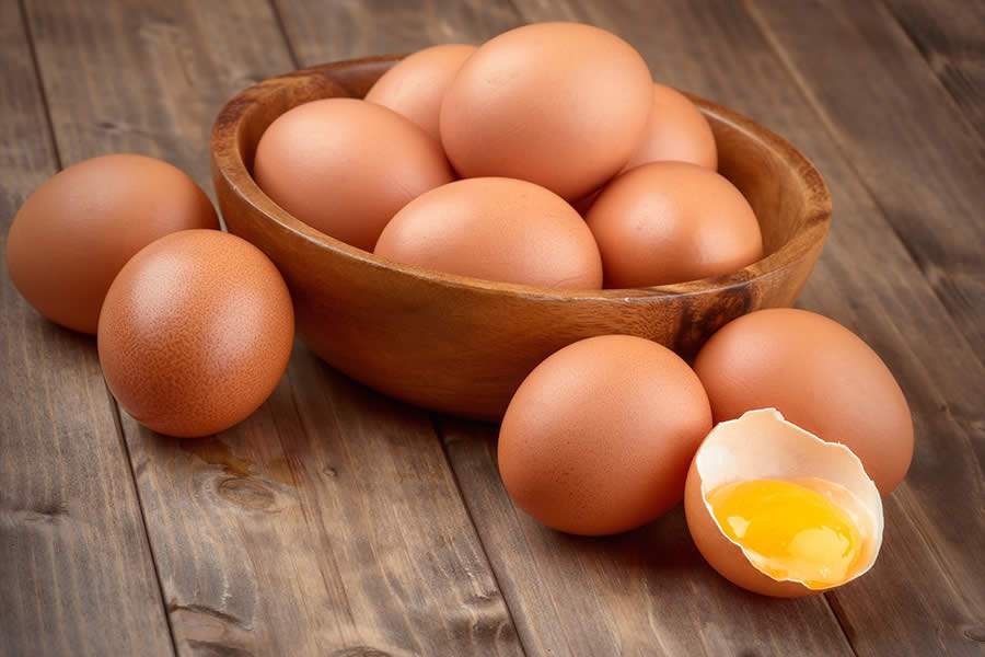Ingerir um ovo por dia traz benefícios à saúde e não aumenta risco de doenças, afirma estudo recente