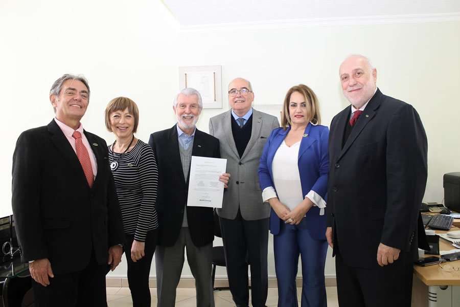 (a partir da esq.) Nilson Moraes, Ivone Elise Gonoretske, Adevaldo Calegari (atual mentor do CCS-SP), Evaldir Barboza de Paula, Raquel Gomes e Nilson Arello Barbosa. 2 – Evaldir Barboza de Paula