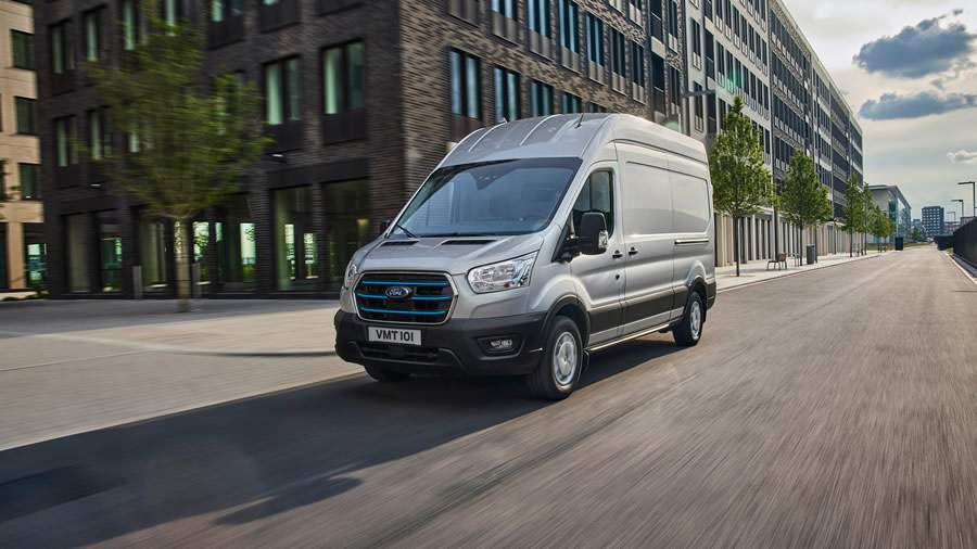 Ford &eacute; a marca que mais cresceu no segmento de vans de passageiros em 2022